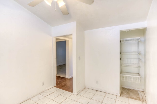 Building Photo - 2555 E Fort Lowell Rd