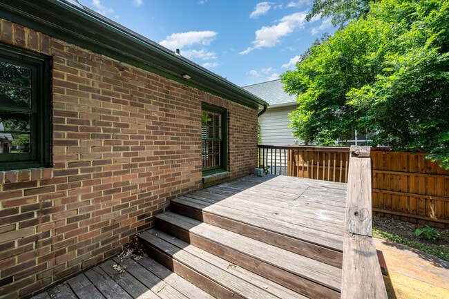 Building Photo - 2035 Chesterfield Ave