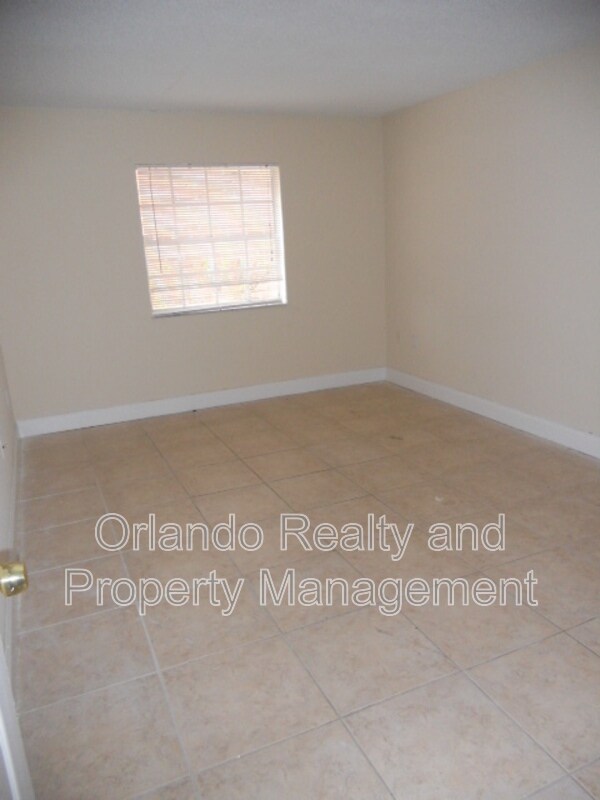 Building Photo - 492 Banyon Tree Cir
