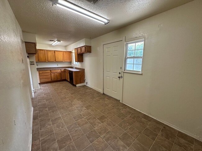 Building Photo - 1106 La Porte Dr