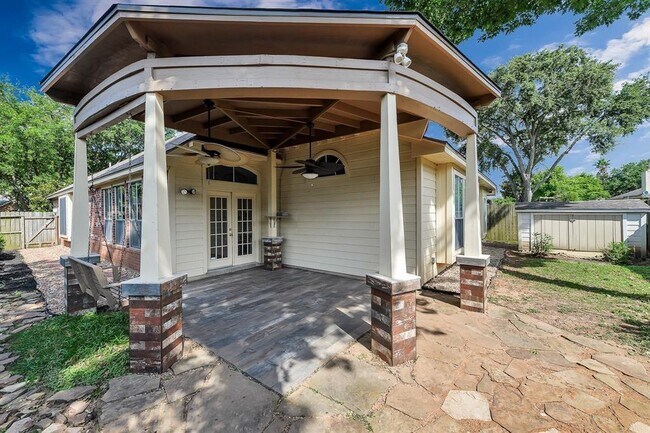 Building Photo - 7211 Bethany Bay Dr