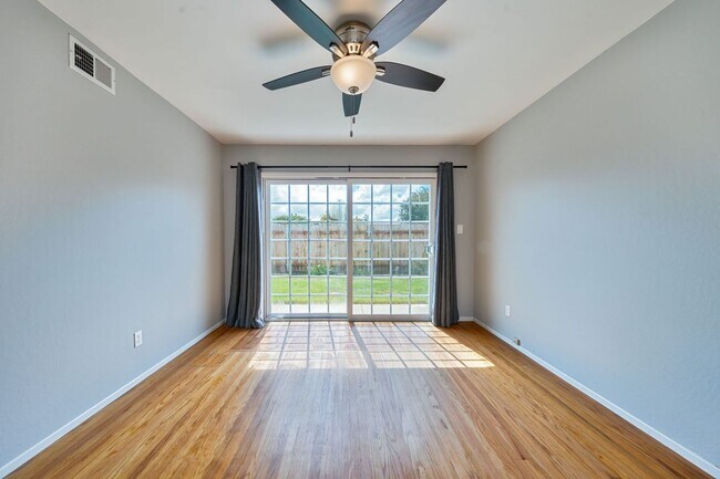 Building Photo - Charmingly Remodeled 3 Bed, 2 Bath Home Ne...