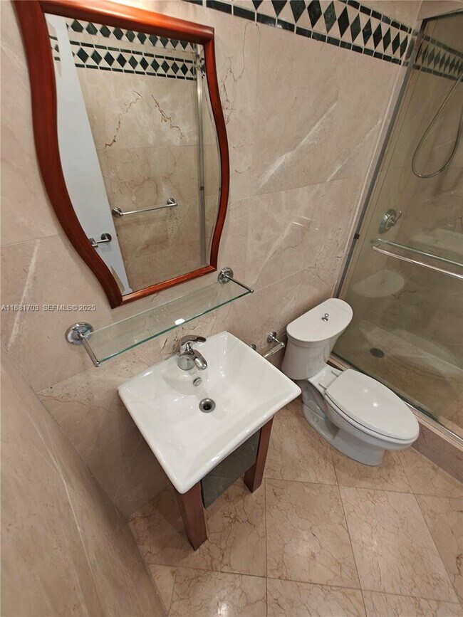 Building Photo - 825 Brickell Bay Dr