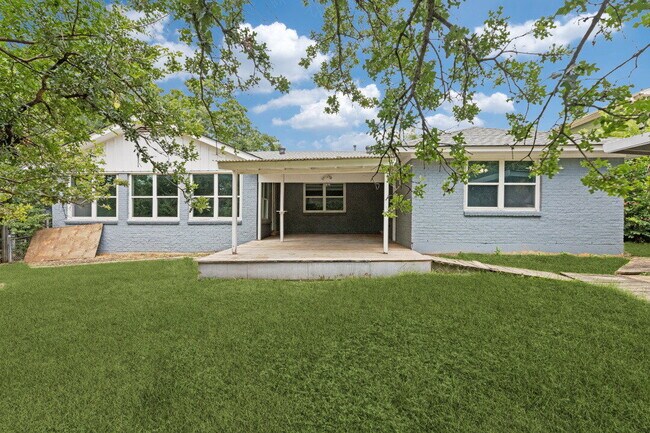 Building Photo - "Discover Spacious Comfort: 4-Bed, 2-Bath Home on Rockhill Road, Fort Worth!"