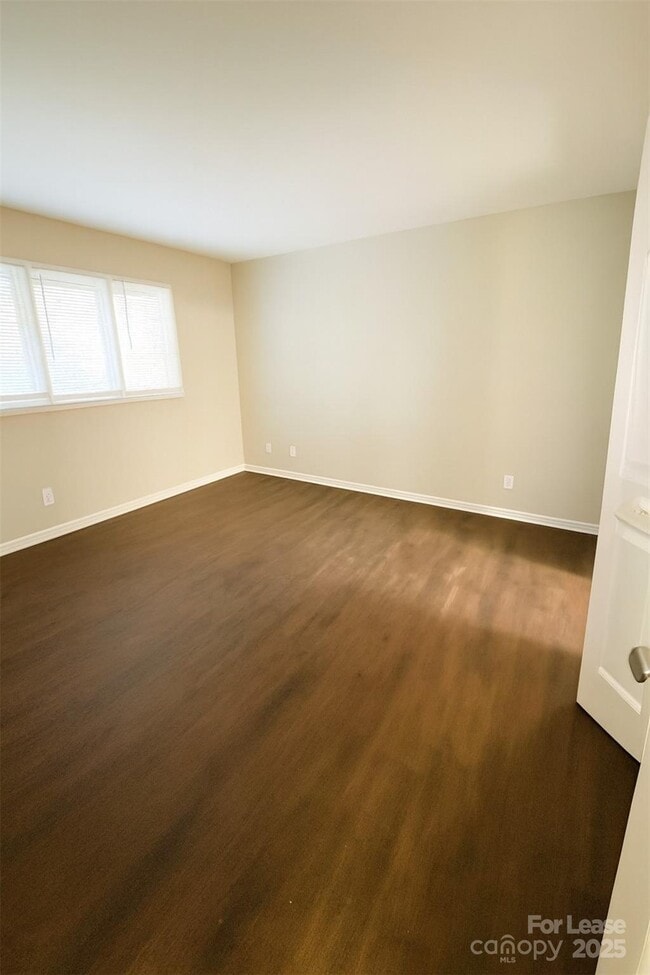 Building Photo - 1840 J Julian Ln