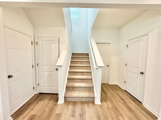 Building Photo - 4 br 2.5 ba home in the Kensington community  READY May 20TH  Close to I-85
