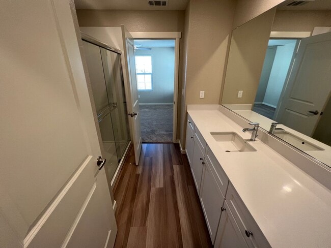 Building Photo - 3 Bed / 2.5 Bath | West Sacramento Home Av...