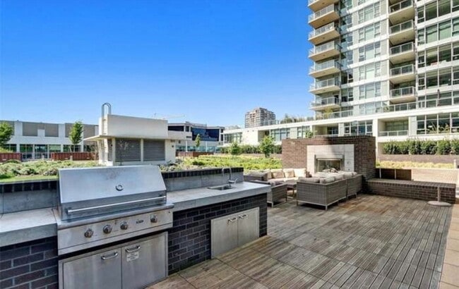 Building Photo - Insignia Condominium ~ Belltown/South Lake...