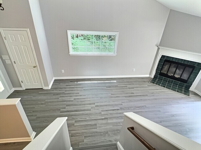 Building Photo - 109 Weatherhill Point