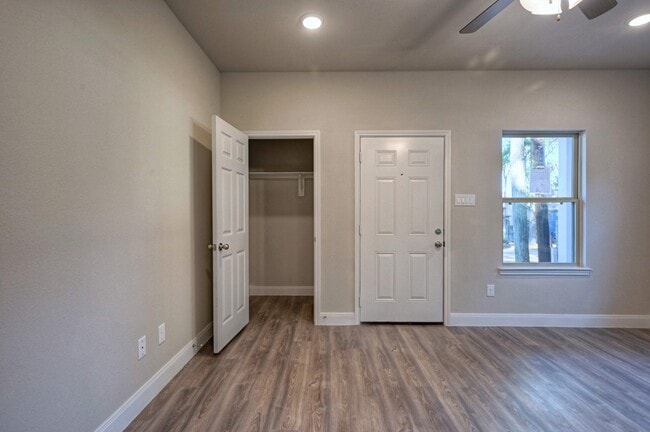 Building Photo - 9638 WARM Spgs