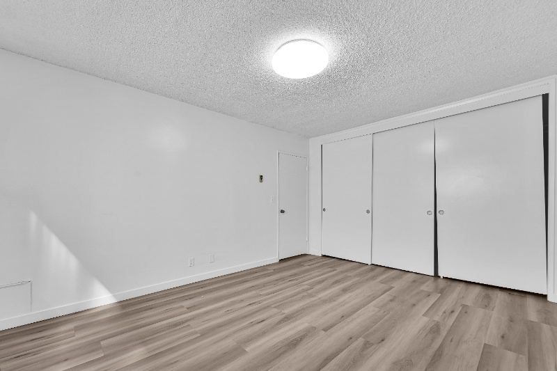 Building Photo - 1009 N Edinburgh Ave