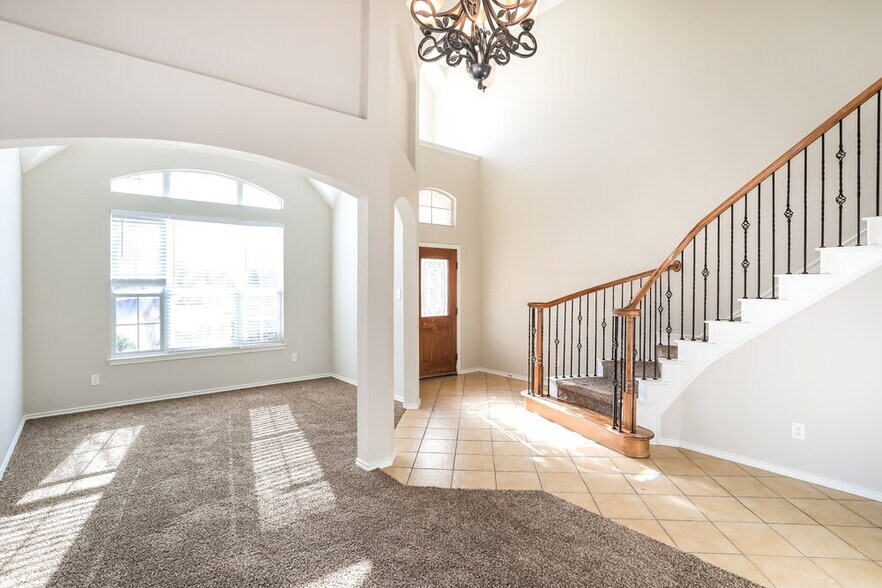 Building Photo - 8645 Glenburne Dr