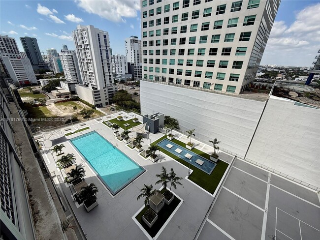 Building Photo - 690 SW 1st Ct
