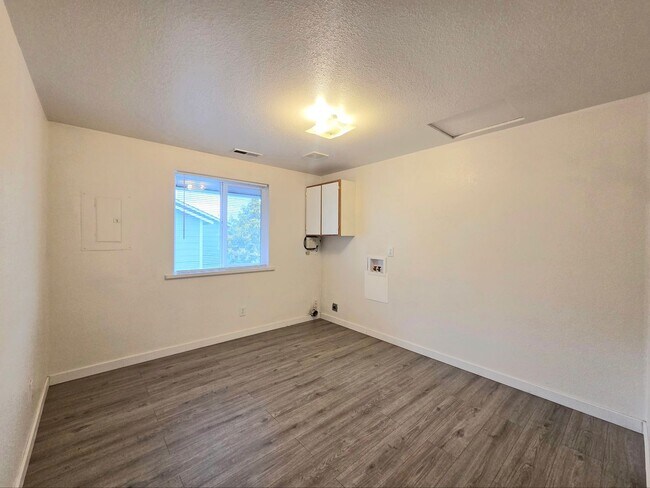 Building Photo - 1409 Maple St