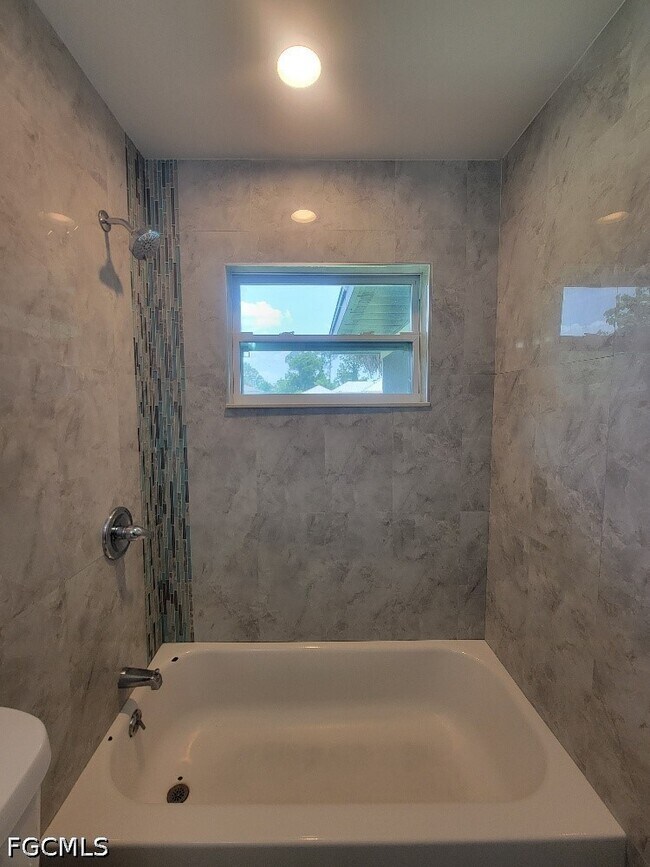 Building Photo - 203 Redcliff Ave
