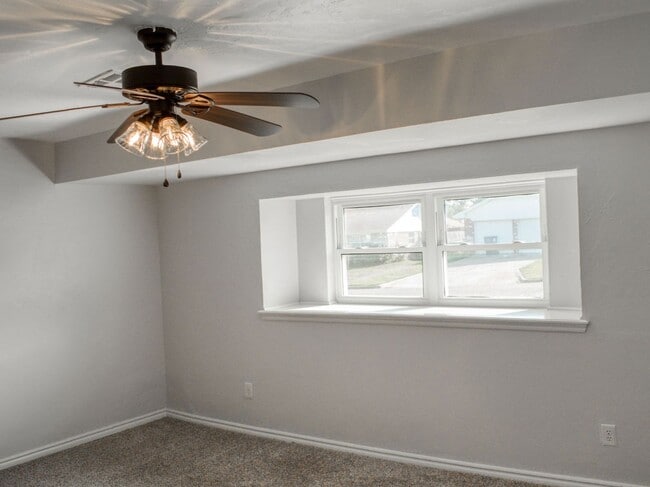 Building Photo - 3 Bedroom 2 Bath home in Shawnee!