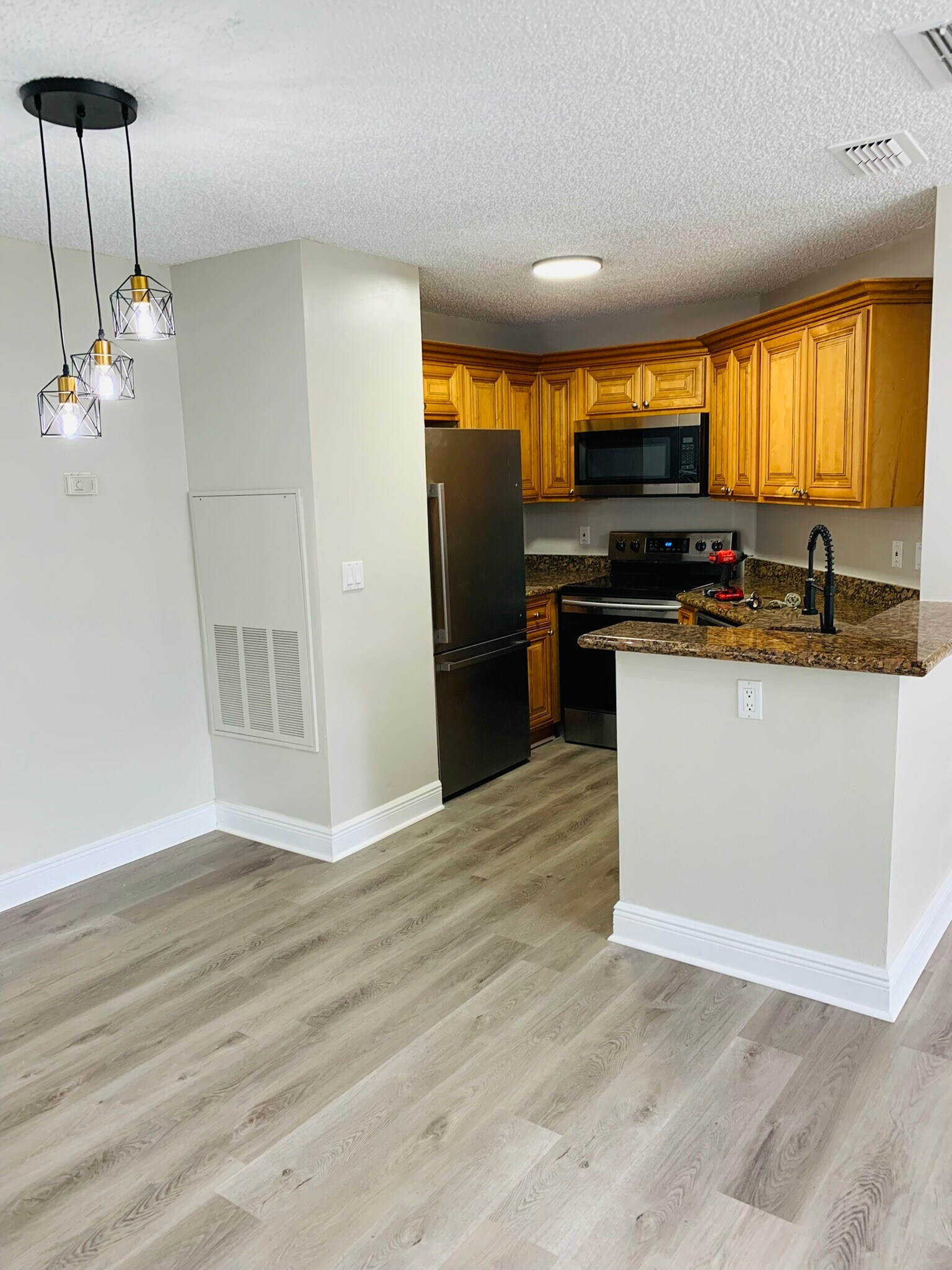 Building Photo - 715 Sugar Bay Way