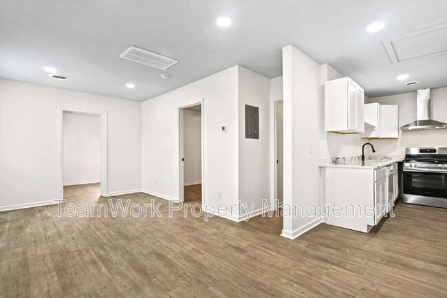 Building Photo - 3011 Terry Dr