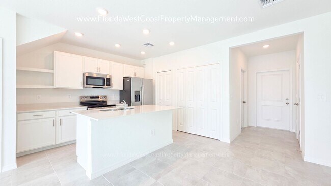 Building Photo - BRAND NEW TOWNHOME! AURORA at LAKEWOOD RANCH! MOVE IN READY OUTSTANDING LOCATION!