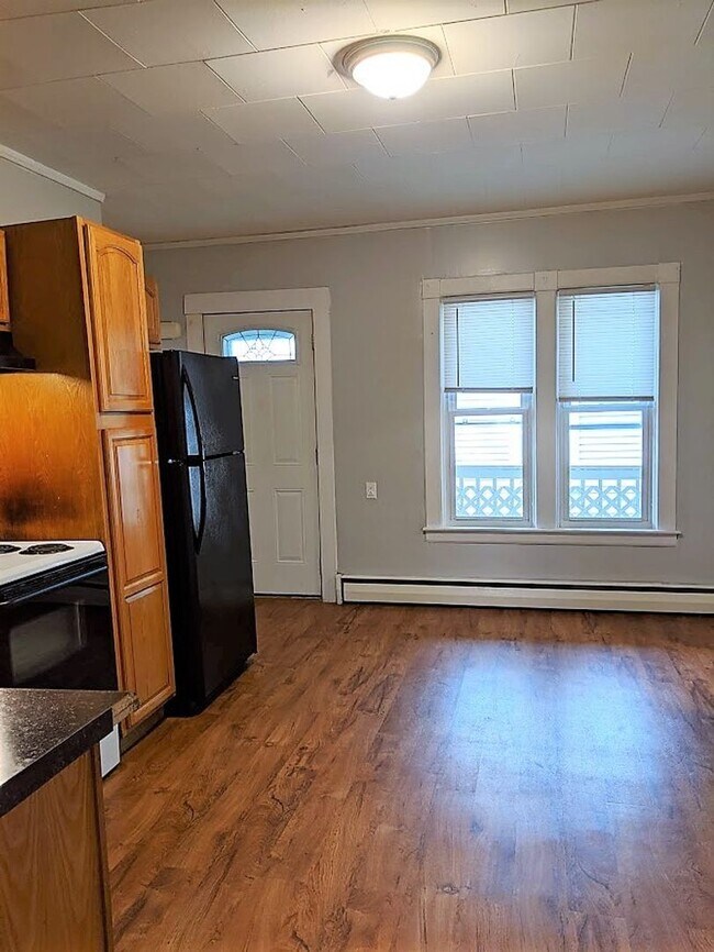 Building Photo - 187 Worcester St