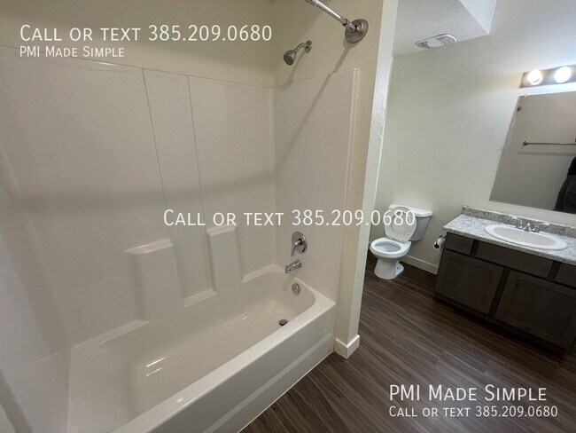 Building Photo - Move In Special! $300 First Months Rent!