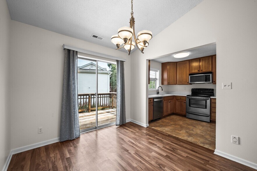 Building Photo - 1614 Thrush Ter