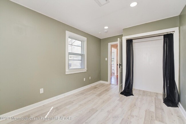 Building Photo - 446 E Arverne Ave