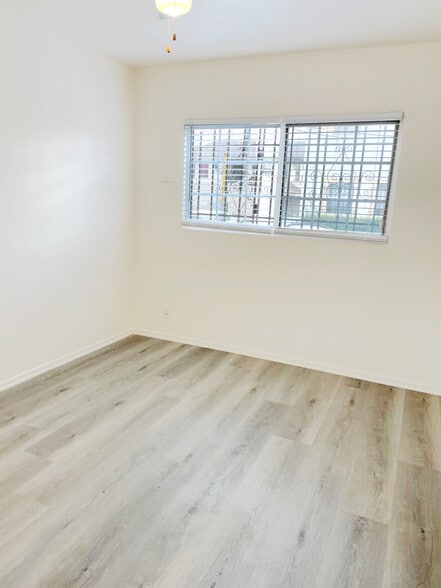 Building Photo - 2901 Kenwood Ave