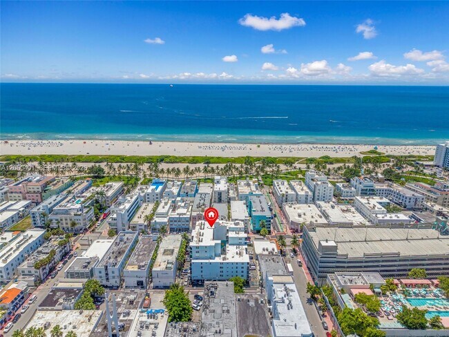 Building Photo - 720 Collins Ave