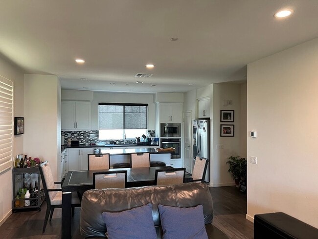 Building Photo - Rooms for Rent in Irvine's Great Park