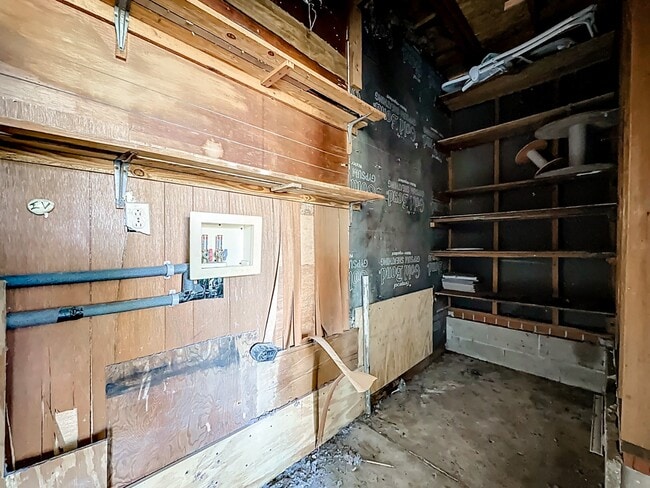 Building Photo - 5330 Quan Dr