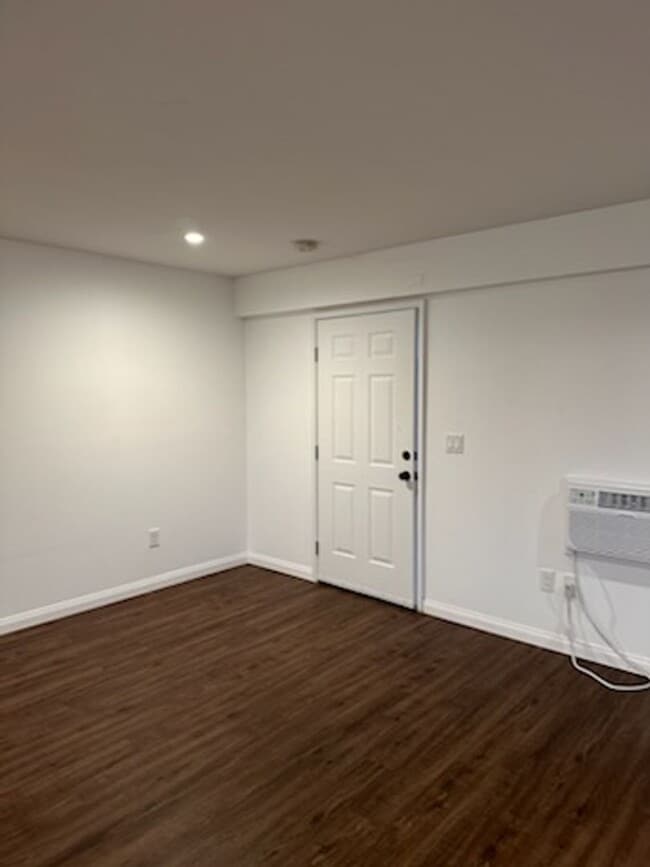 Building Photo - SOPHISTICATED ATTACHED STUDIO ADU!