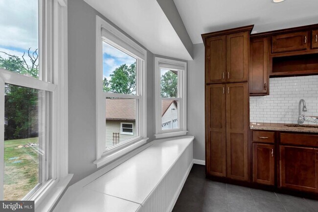 Building Photo - 644 Jasontown Rd