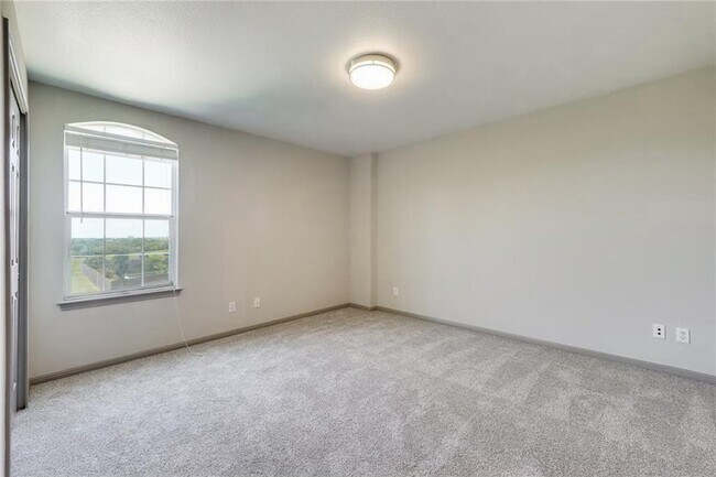 Building Photo - 15113 Fernhill Dr