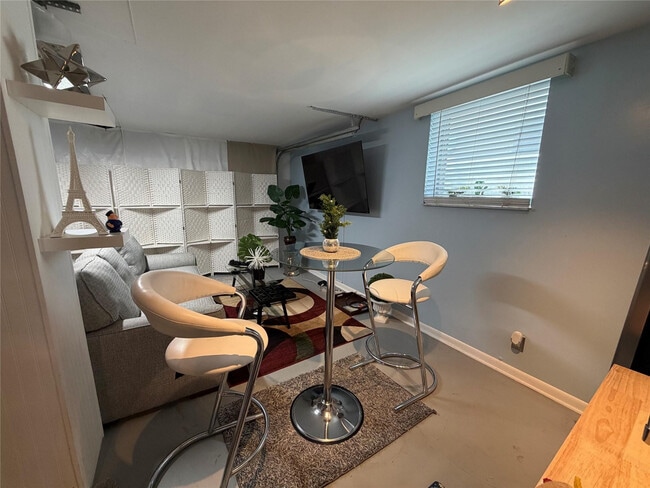 Building Photo - 2787 SE 14th St