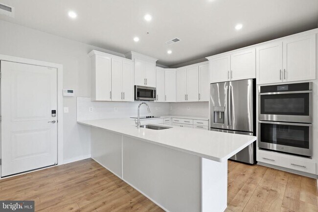 Building Photo - 44481 Wolfhound Sq
