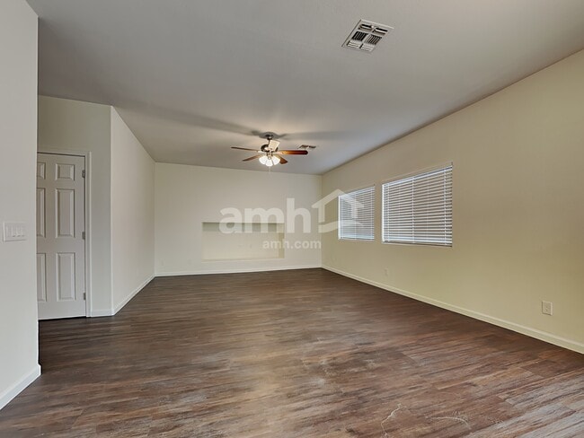 Building Photo - 1212 E Desert Rose Trail