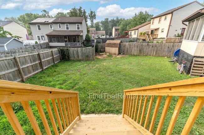 Building Photo - Freshly Painted, Pet-Friendly, Off-Street Parking, Walk to Carlisle HS!