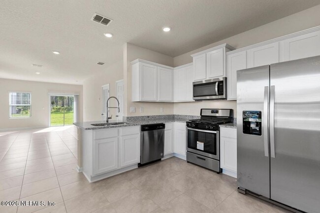 Building Photo - 21 Temple Dr