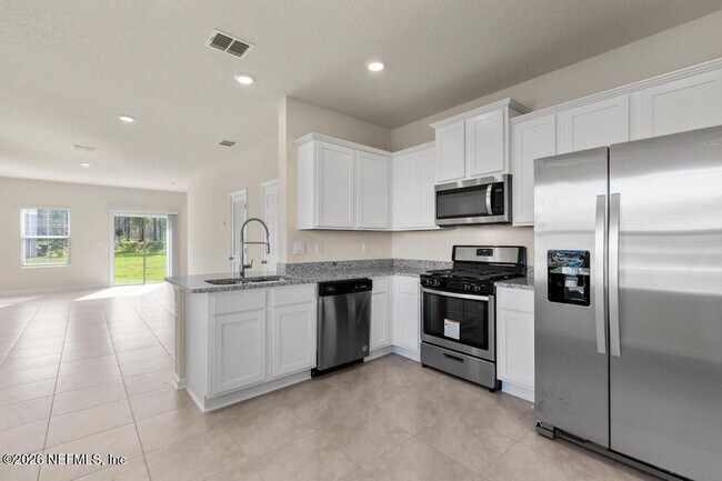 Building Photo - 21 Temple Dr