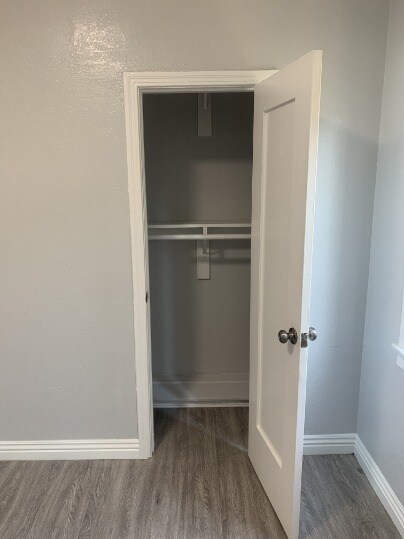 Building Photo - Spacious 2-Bedroom Apartment in Prime Los ...