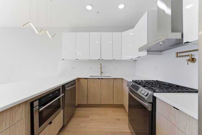 Building Photo - 443 Bergen Ave