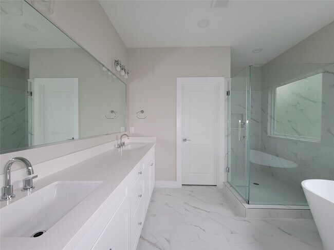 Building Photo - 8014 Huntington Spgs Ln