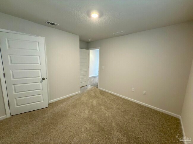 Building Photo - 5260 Peach Dr