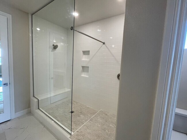 Building Photo - Stunning 4 bedroom home in Vista-With Solar!