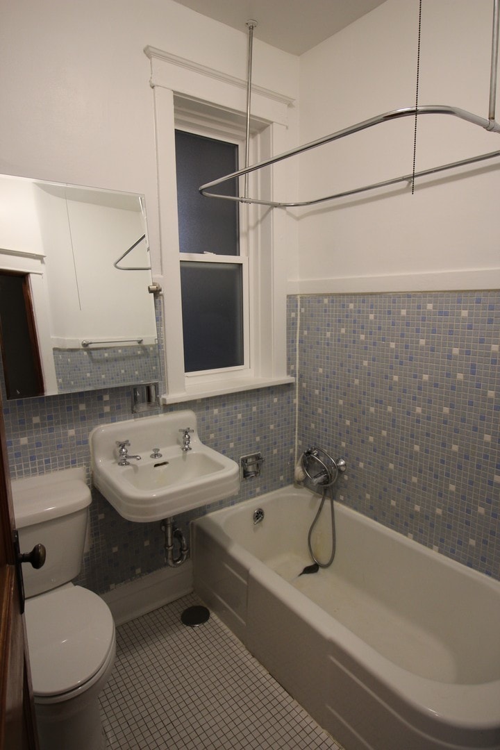 Building Photo - 2657 N Harding Ave