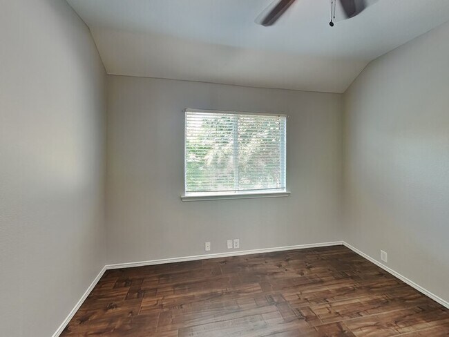 Building Photo - 2815 St Maria Dr