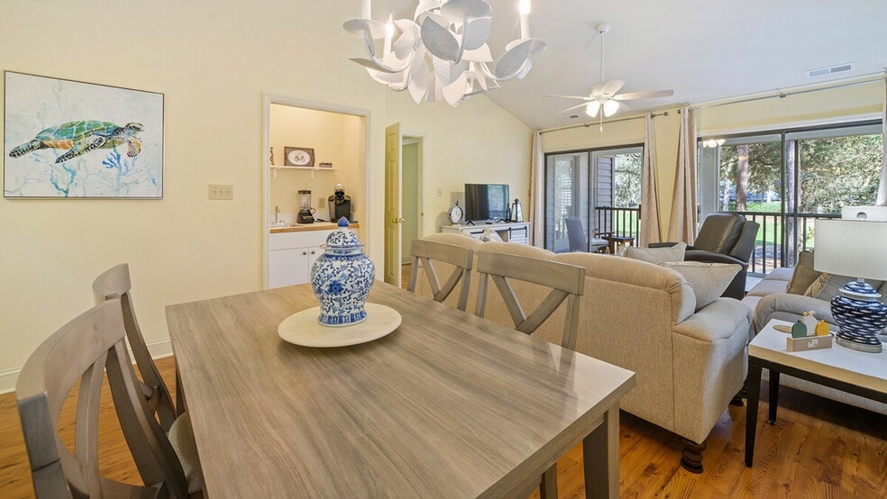 Building Photo - 14 Stillwood Dr