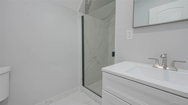 Building Photo - 436 E 5th St