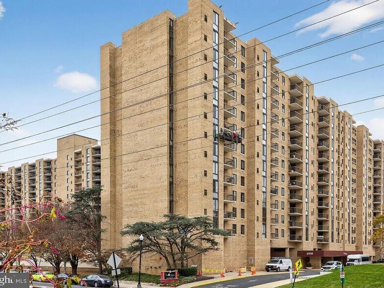 Building Photo - 4500 S Four Mile Run Dr